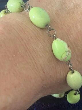 Jade color bead bracelet vintage